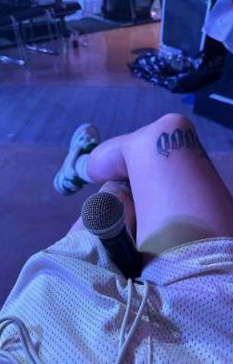 [ allandree ] lẳng lơ.