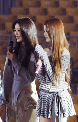 Annyeongz | Giữa hai ánh nhìn