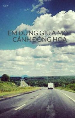 EM ĐỨNG GIỮA MỘT CÁNH ĐỒNG HOA