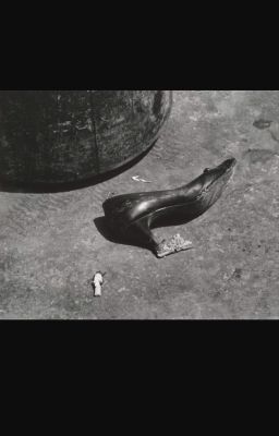 những chiếc giày bị bỏ rơi